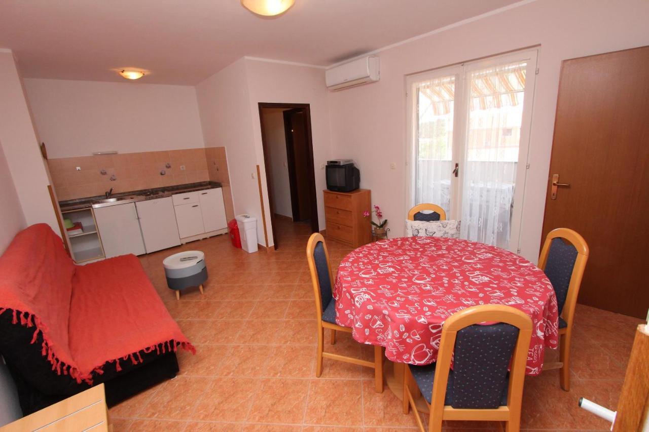 And Dino Apartman *