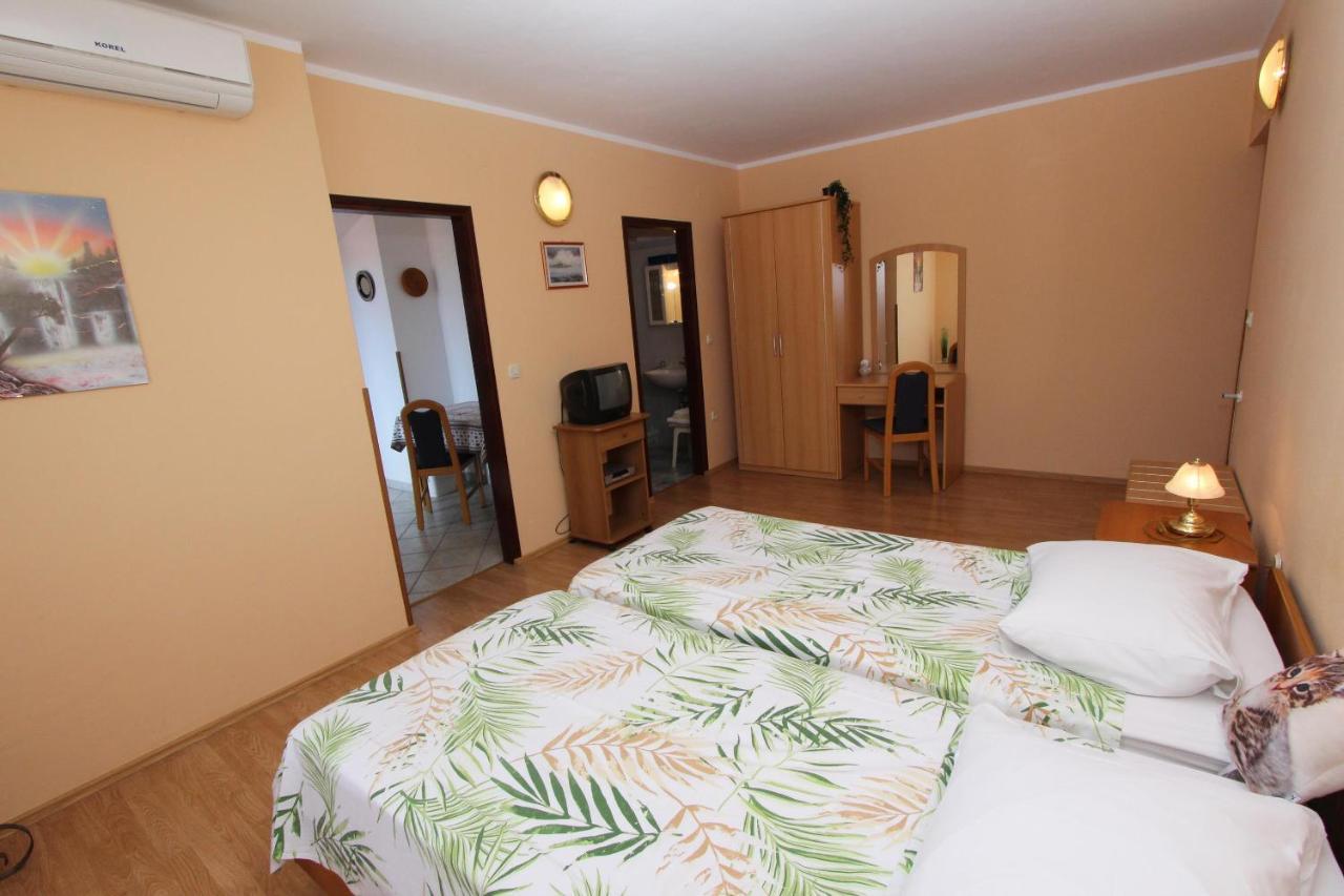 And Dino Apartman