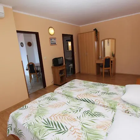 Rooms And Apartments Dino Rovinj Exterior photo