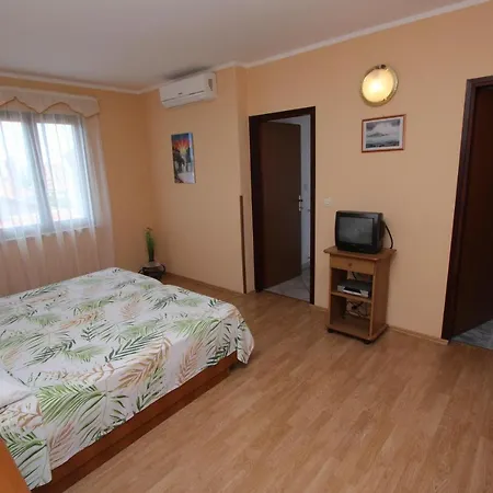 Rooms And Apartments Dino Rovinj Exterior photo