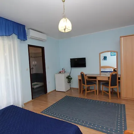 Rooms And Apartments Dino Rovinj Exterior photo