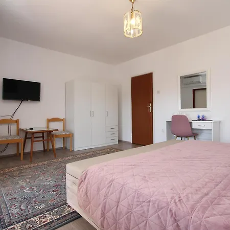 Rooms And Apartments Dino Rovinj Exterior photo