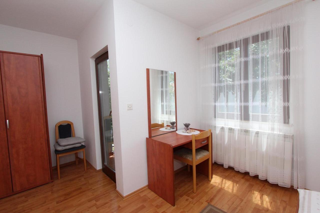 Apartment And Dino *